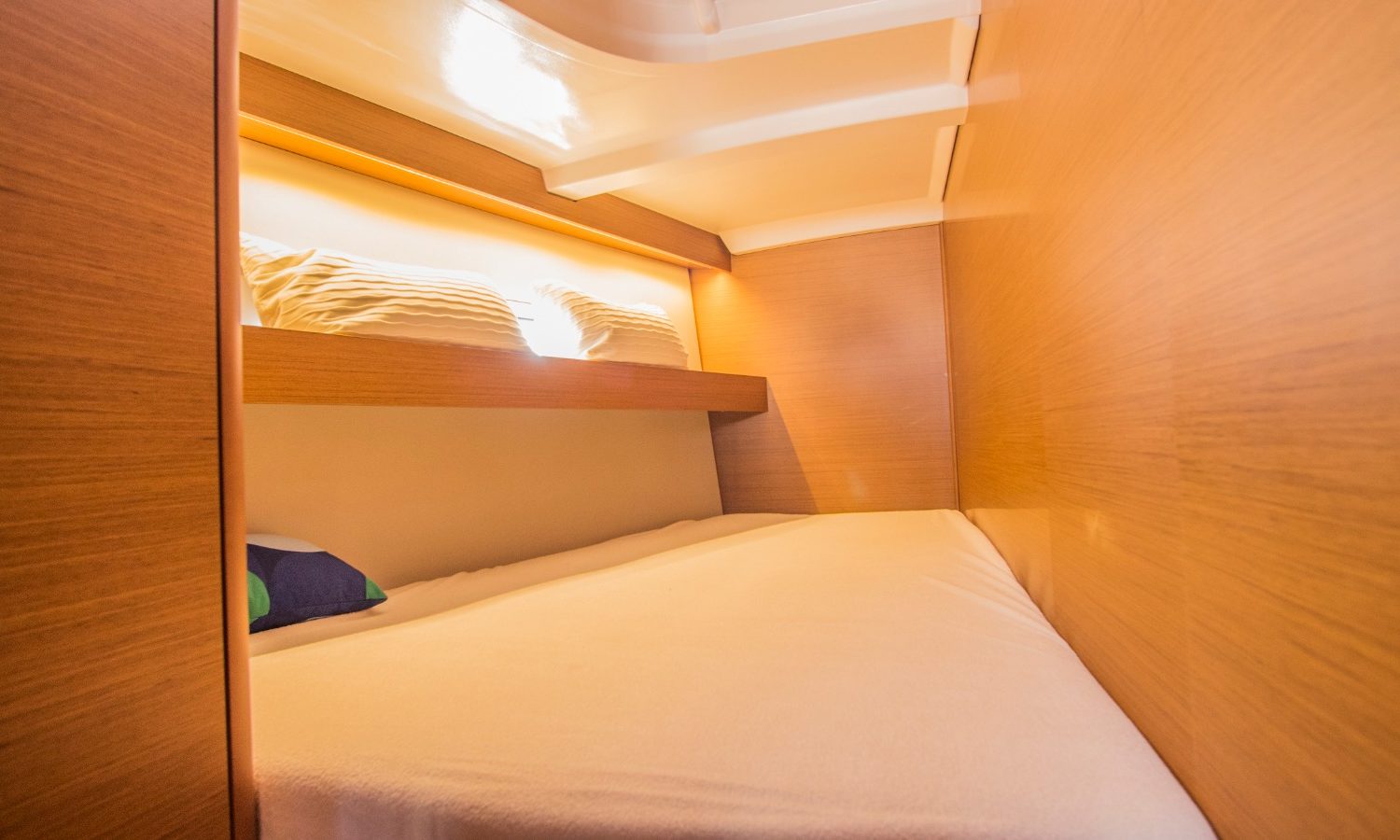 SO440 CABINA PRUA SX LUMINOSA